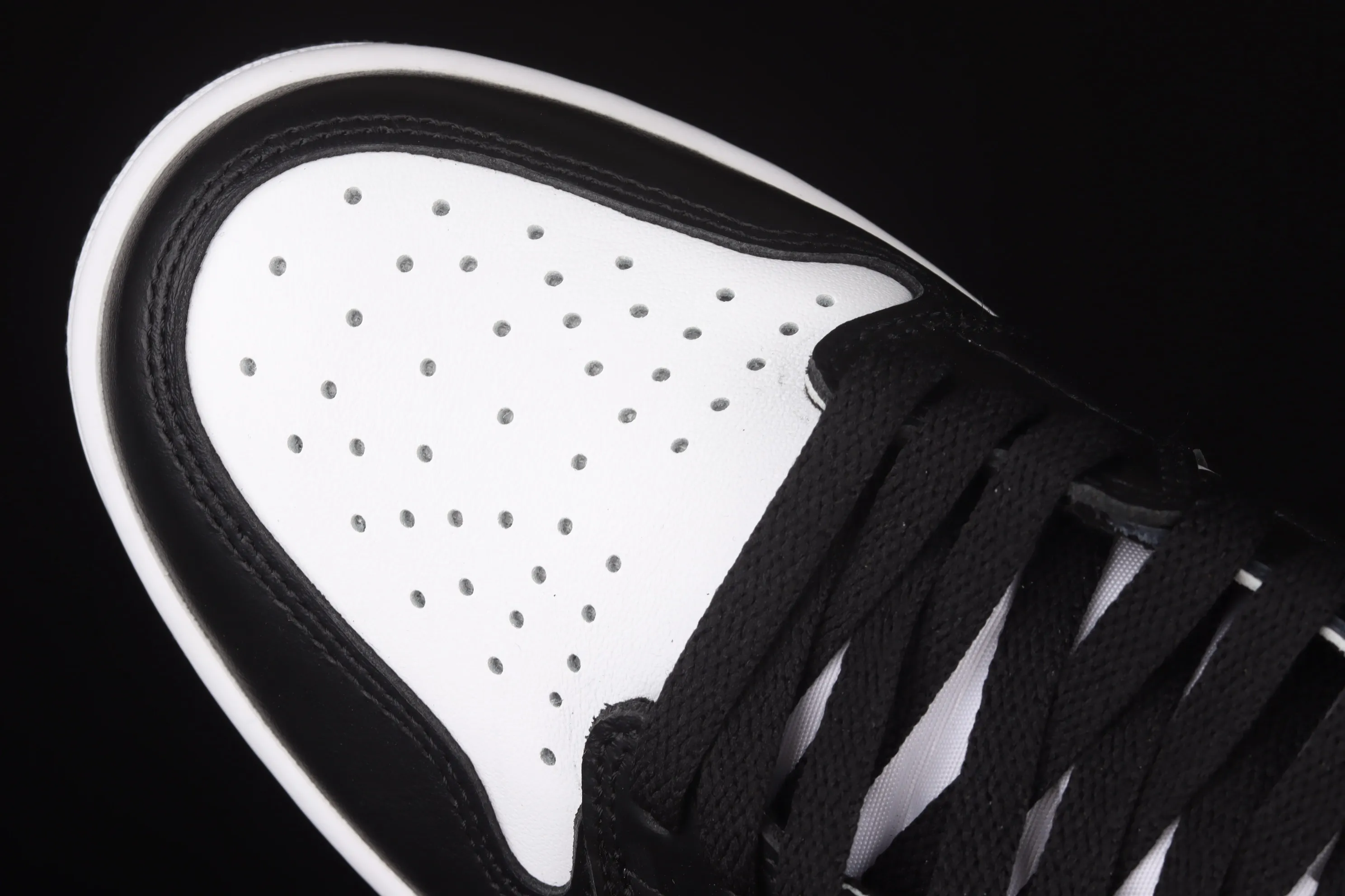 All categories Air Jordan Jordan series basketball shoes Air Jordan 1 High Air Jordan 1 High AJ1 Joe 1 high top white and black 555088-010